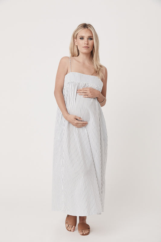 Ženské, elegantné a nenútené šaty Island sú dokonalé maxi šaty, ktoré budete chcieť nosiť opakovane. Sú vyrobené zo sviežej priedušnej bavlny a neviditeľné zipsy po stranách v podpazuší umožňujú rýchly, diskrétny a jednoduchý prístup na kojenie.